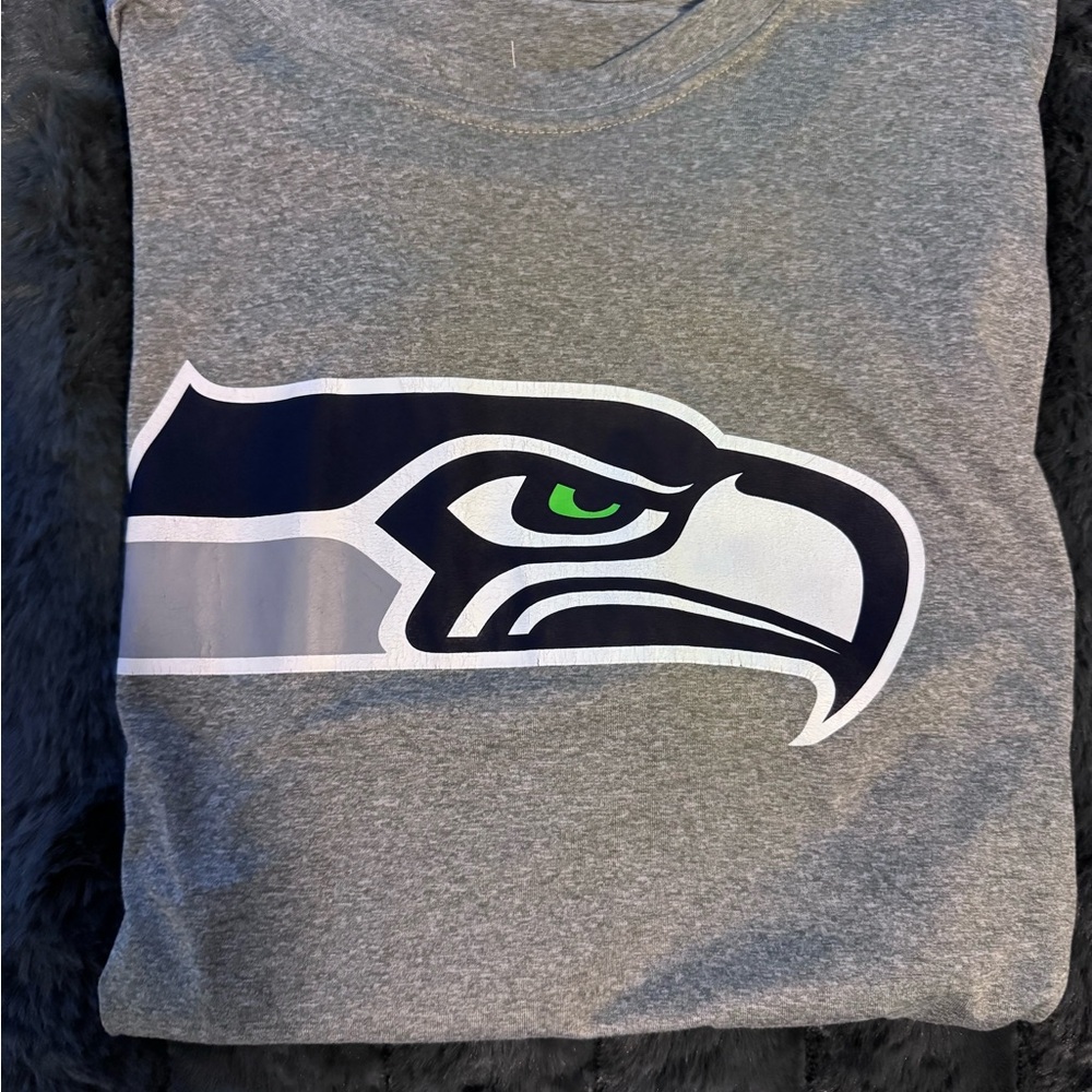 Gray nike seahawks t shirt. Superbowl champs mens xl great condition.